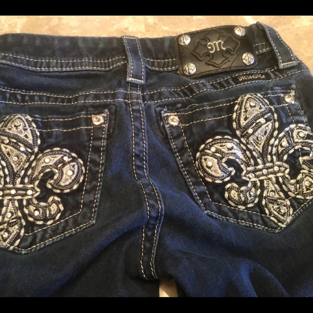 Miss Me Jeans Size 25 Bling back pocket design!